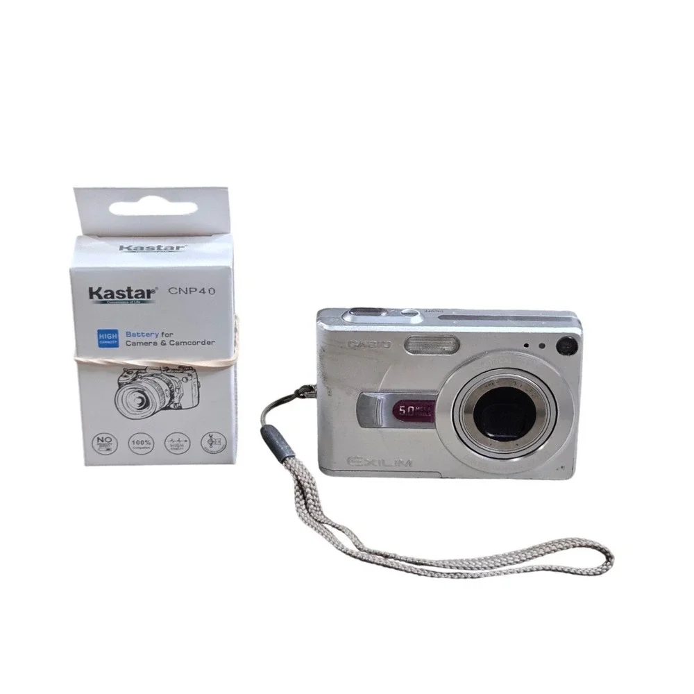 Casio Exilim EX-Z50 5.0MP Digital Camera Silver Bundle Kastar Battery Tested